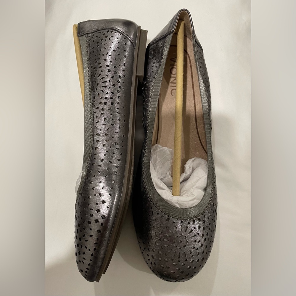 NEW Vionic Women’s Robyn Ballet Flats in Metallic Pewter, Size 8